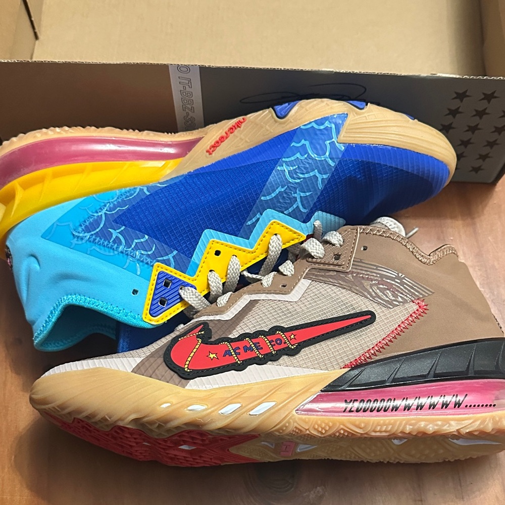 Space Jam x LeBron 18 Low 'Wile E. x Nike Roadrunner'